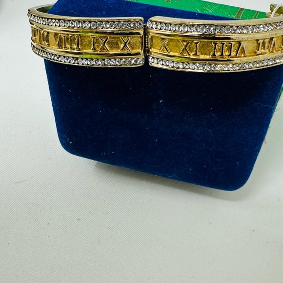 Spring loaded bracelet - Picture 4 of 5